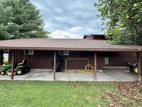 Exterior - 112 Cherry St, Carthage, IL 62321 photo 4 of 7