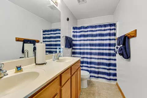 Bath - 1806 Crestview Dr, Plainfield, IL 60586 photo 3 of 3