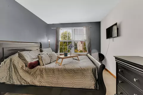 Bedroom - 1806 Crestview Dr, Plainfield, IL 60586 photo 2 of 4