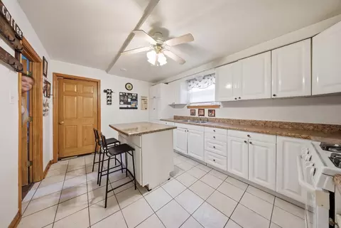 Kitchen - 7426 W 62nd Pl, Summit, IL 60501 photo 1 of 4