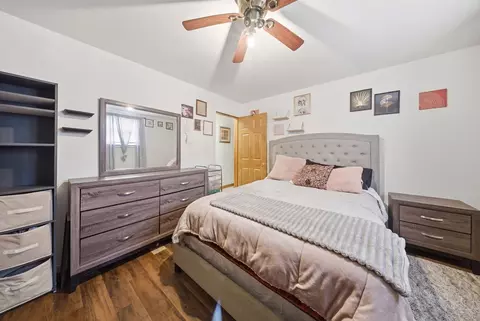 Bedroom - 7426 W 62nd Pl, Summit, IL 60501 photo 4 of 6