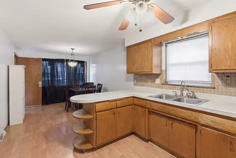 Kitchen - 7426 W 62nd Pl, Summit, IL 60501 photo 3 of 4