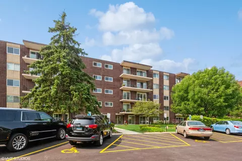 5300 Walnut Ave #20C, Downers Grove, IL 60515