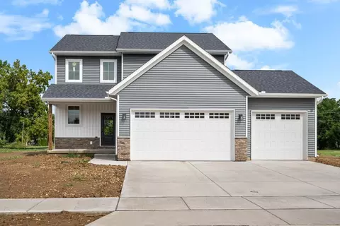 4711 Willow Cir, Davenport, IA 52806