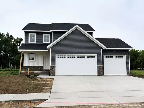 4711 Willow Cir, Davenport, IA 52806