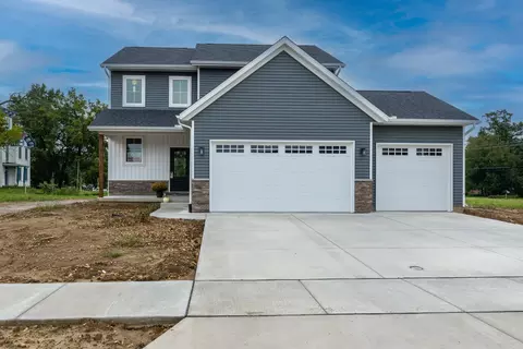 4711 Willow Cir, Davenport, IA 52806