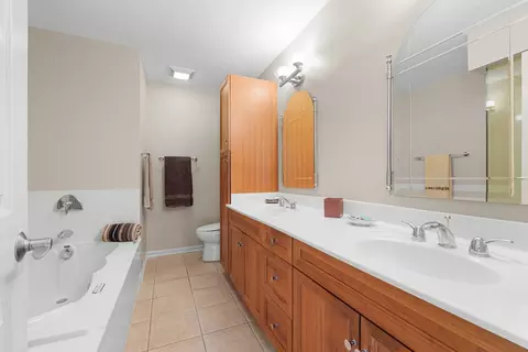 Bath - 1513 Acorn Ct, Wheeling, IL 60090 photo 1 of 6