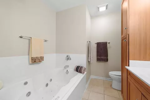 Bath - 1513 Acorn Ct, Wheeling, IL 60090 photo 3 of 6