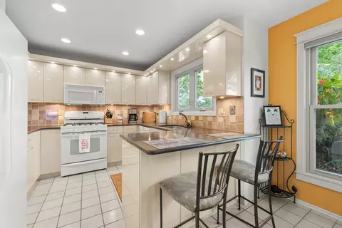 Kitchen - 1513 Acorn Ct, Wheeling, IL 60090 photo 2 of 4