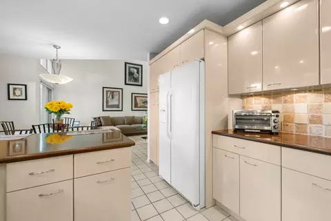 Kitchen - 1513 Acorn Ct, Wheeling, IL 60090 photo 4 of 4