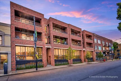 3014 W Montrose Ave #3W, Chicago, IL 60618