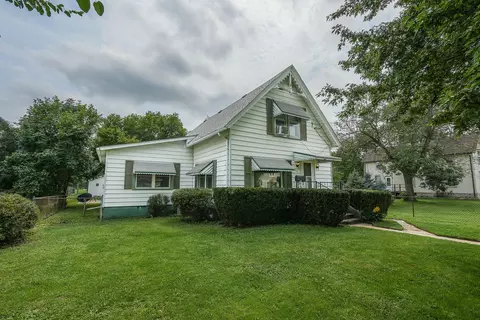 411 E 5th St, Momence, IL 60954