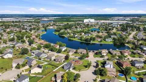 View/Area - 611 Edgewater Dr, Minooka, IL 60447 photo 4 of 9
