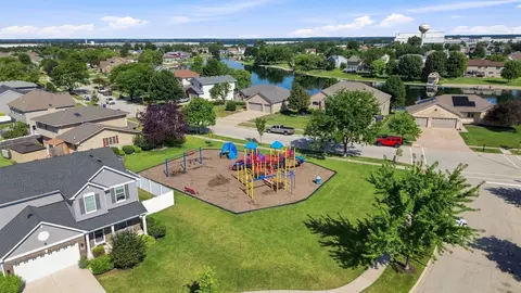 View/Area - 611 Edgewater Dr, Minooka, IL 60447 photo 3 of 9