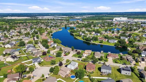 View/Area - 611 Edgewater Dr, Minooka, IL 60447 photo 6 of 9
