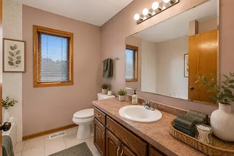 Bath - 611 Edgewater Dr, Minooka, IL 60447 photo 2 of 2