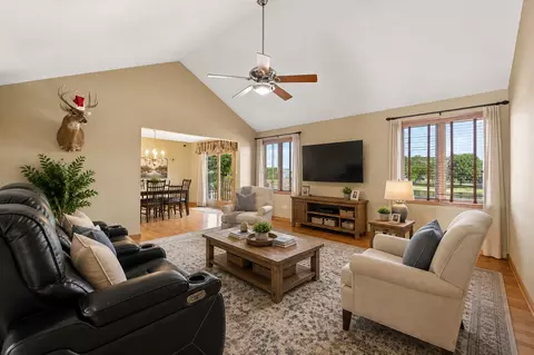 Living - 611 Edgewater Dr, Minooka, IL 60447 photo 2 of 3