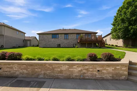 Exterior - 611 Edgewater Dr, Minooka, IL 60447 photo 5 of 9
