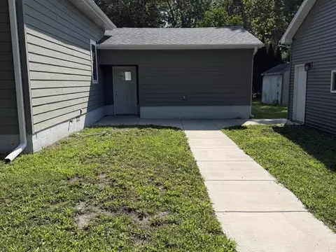 Exterior - 402 E 2nd St, Gilman, IL 60938 photo 4 of 5