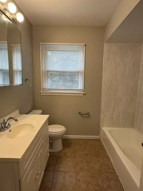 Bath - 506 Ryan Ln, Dundee, IL 60118 photo 2 of 2