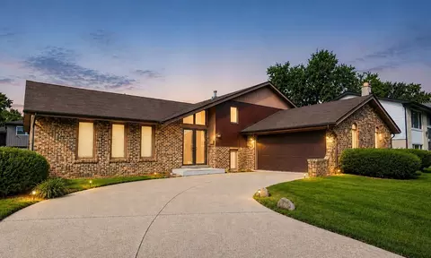 715 E 193rd Pl, Glenwood, IL 60425
