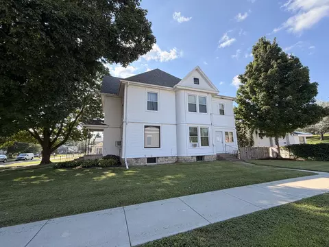Exterior - 300 W Main St, Morrison, IL 61270 photo 6 of 7