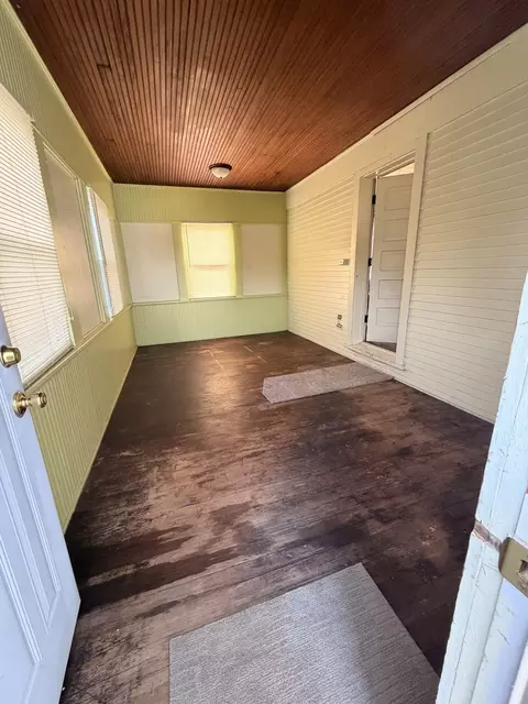 Exterior - 300 W Main St, Morrison, IL 61270 photo 2 of 7