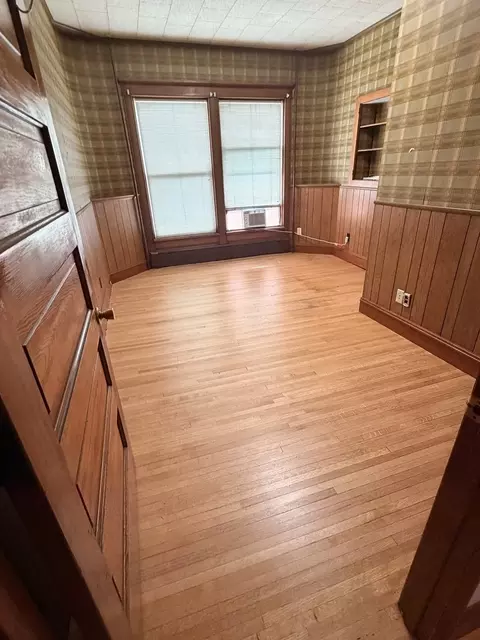 Bedroom - 300 W Main St, Morrison, IL 61270 photo 2 of 6