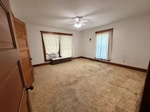 Bedroom - 300 W Main St, Morrison, IL 61270 photo 4 of 6