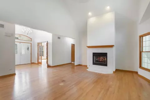 Living - 945 Kingston St, Wheaton, IL 60187 photo 2 of 7