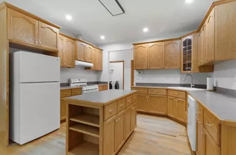 Kitchen - 945 Kingston St, Wheaton, IL 60187 photo 1 of 1