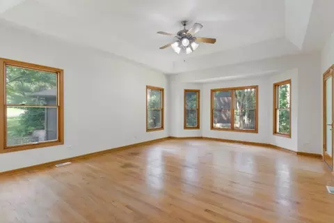Living - 945 Kingston St, Wheaton, IL 60187 photo 3 of 7