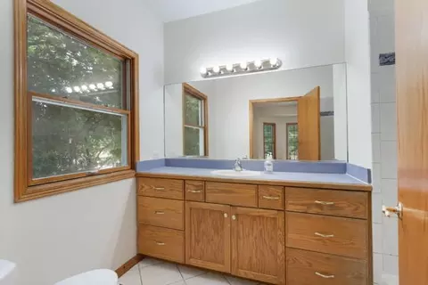 Bath - 945 Kingston St, Wheaton, IL 60187 photo 2 of 3