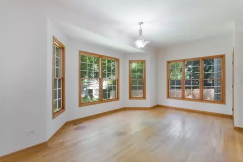 Living - 945 Kingston St, Wheaton, IL 60187 photo 4 of 7