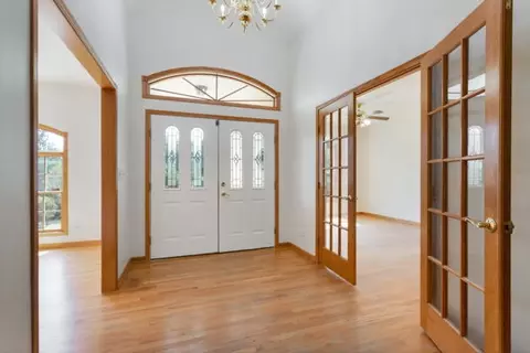 Entry Way - 945 Kingston St, Wheaton, IL 60187 photo 1 of 1