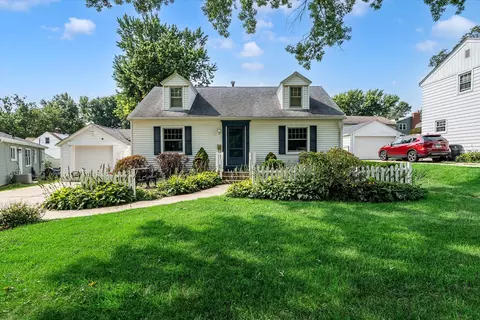 3248 14th St, Rock Island, IL 61201