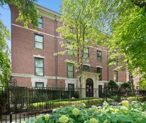 3030 N Lake Shore Dr #202, Chicago, IL 60657