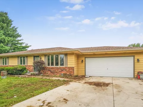 6581 Happy Acres Rd, Rockford, IL 61101