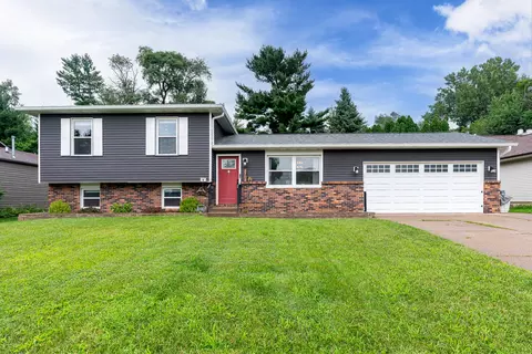 2702 W 46th St, Davenport, IA 52806