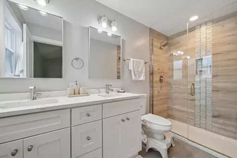 Bath - 5436 S 73rd Ct, Summit, IL 60501 photo 2 of 3