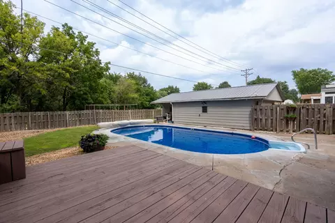 Exterior - 3413 34th Ave, Moline, IL 61265 photo 3 of 4