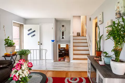 Entry Way - 2201 Pine St, Des Plaines, IL 60018 photo 1 of 2