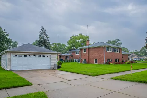 Other - 2201 Pine St, Des Plaines, IL 60018 photo 1 of 4