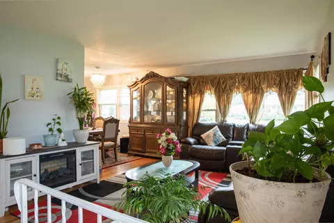 Other - 2201 Pine St, Des Plaines, IL 60018 photo 2 of 4