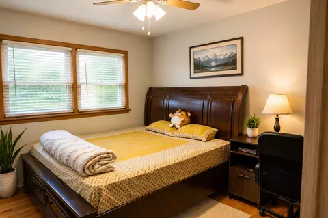 Bedroom - 2201 Pine St, Des Plaines, IL 60018 photo 2 of 3