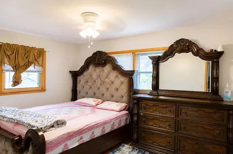 Bedroom - 2201 Pine St, Des Plaines, IL 60018 photo 1 of 3