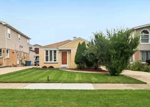 9226 Crescent Dr, Franklin Park, IL 60131