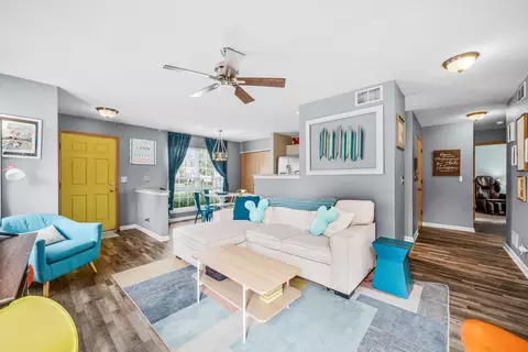 Living - 3404 Harris Ln, Plano, IL 60545 photo 2 of 4