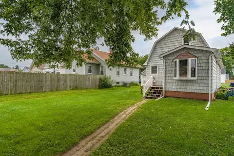 Exterior - 1920 32nd St, Moline, IL 61265 photo 4 of 5