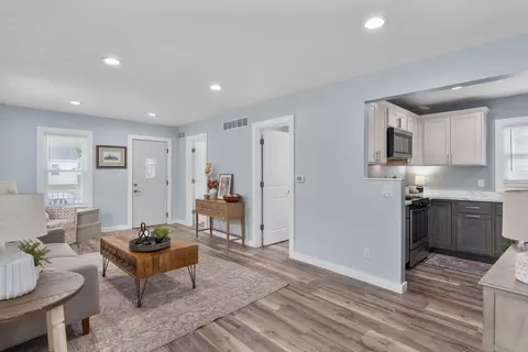 Entry Way - 1920 32nd St, Moline, IL 61265 photo 1 of 5